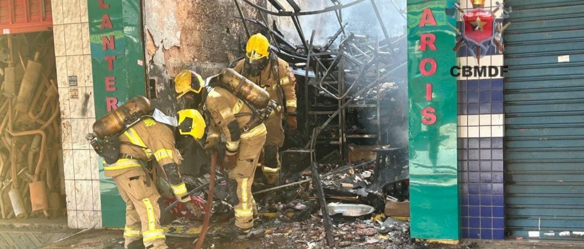 Incêndio atinge loja de peças veiculares no Setor H Norte, em Taguatinga