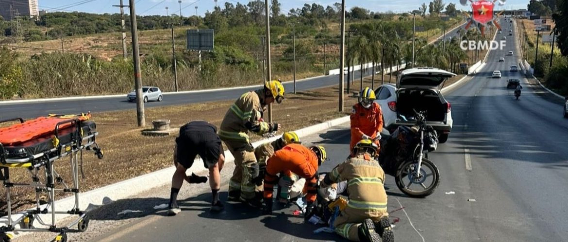 Colisão entre carro e moto deixa ferido em Taguatinga