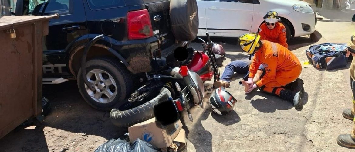 Mulher fica ferida após colisão entre carro e moto em Taguatinga