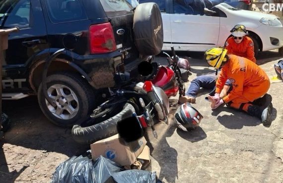 Mulher fica ferida após colisão entre carro e moto em Taguatinga