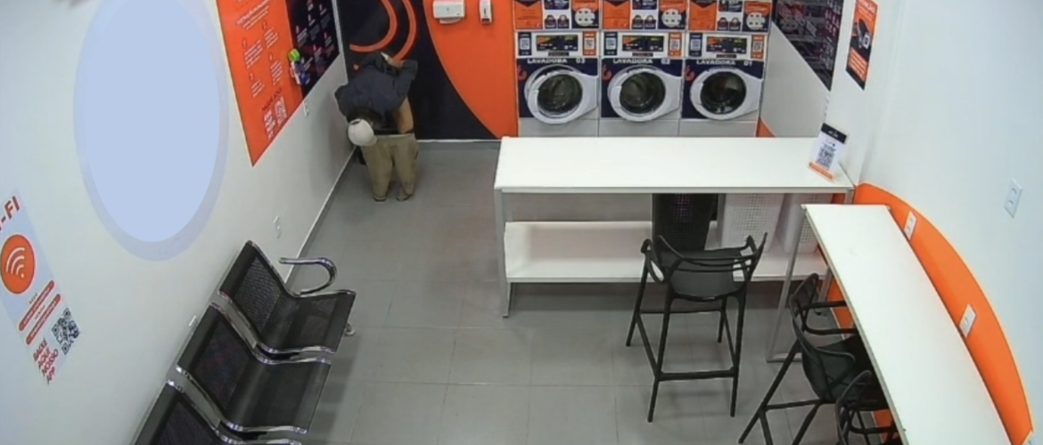 Invasão em lavanderia termina em furto, ameaças e fezes