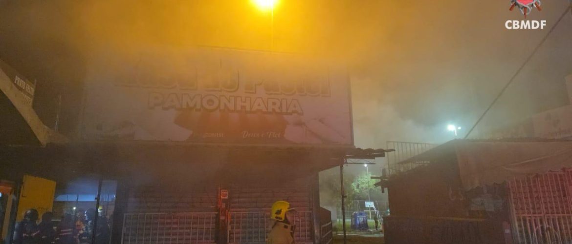 Incêndio atinge quiosque na Feira dos Goianos, em Taguatinga