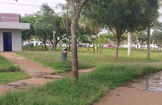 Problemas no esgoto dos banheiros do Taguaparque geram reclamações