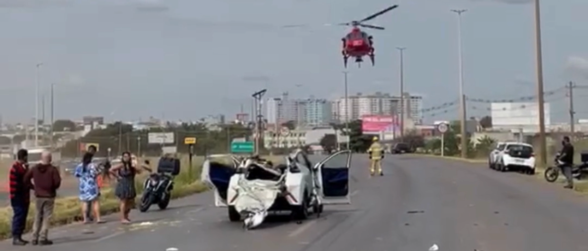Colisão entre dois veículos mobiliza bombeiros e helicóptero na BR-070, em Taguatinga