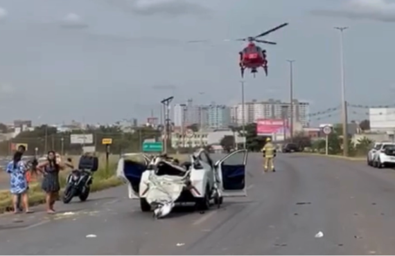 Colisão entre dois veículos mobiliza bombeiros e helicóptero na BR-070, em Taguatinga