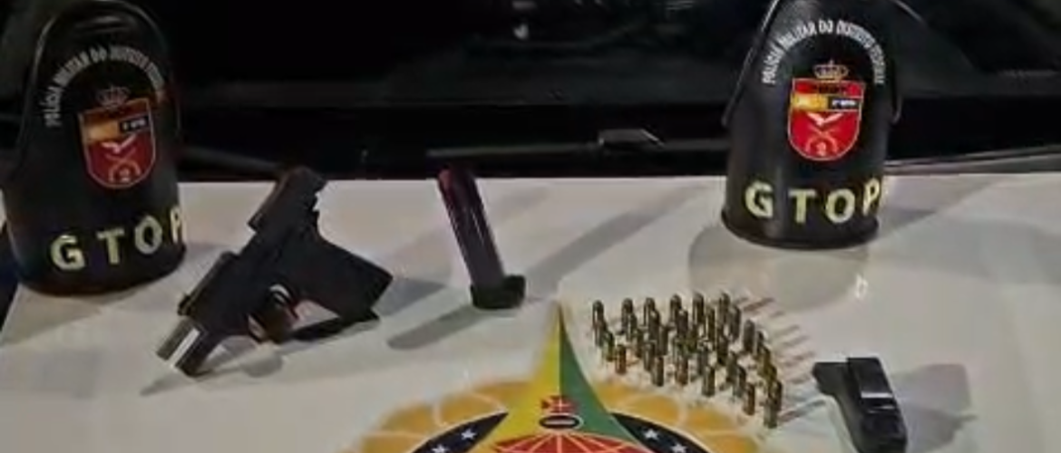 Avanço de sinal vermelho leva PMDF a encontrar arma e munições com motorista