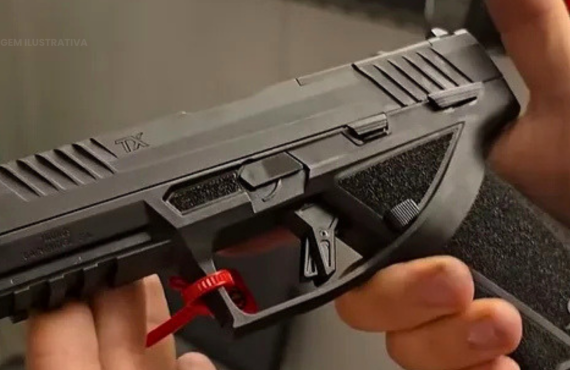 Após blitz em Taguatinga, servidor diz à polícia que arma encontrada é de Bolsonaro