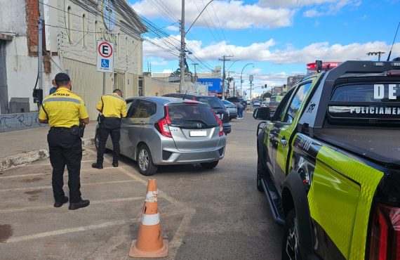Operação do Detran-DF flagra uso irregular de vagas especiais em Taguatinga
